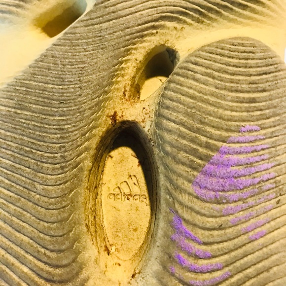 Adidas Yeezy - Picture 9 of 11